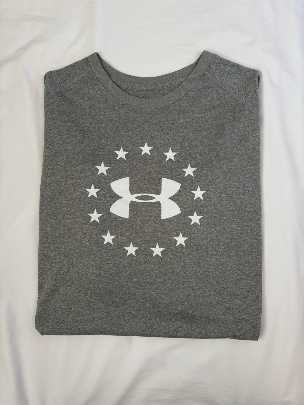 Under Armour Loose Fit HeatGear Shirt 2XL Gray White Star Graphic Gym Tee